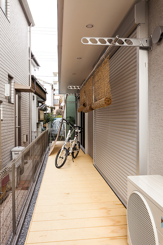 長くのびた縁側