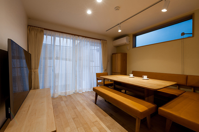 無垢の床が心地よいリビングダイニング